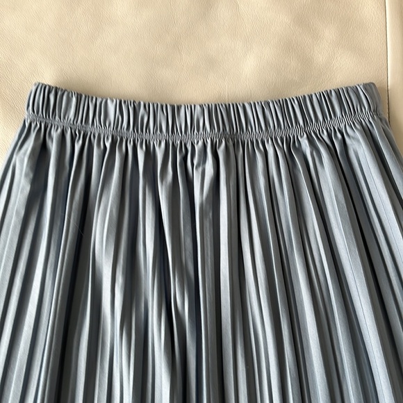 Zara pleated skirt.  Girls size 11-12 yrs - Picture 2 of 3